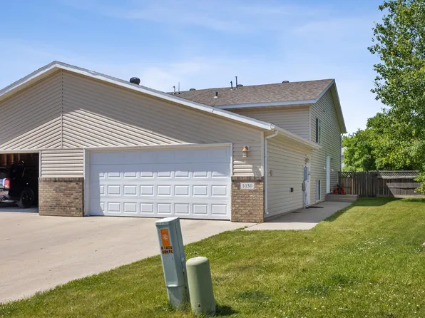 1030 Oak Pl, West Fargo, ND 58078
