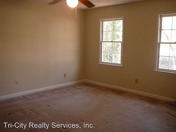 2nd image of 200 Bentley Dr