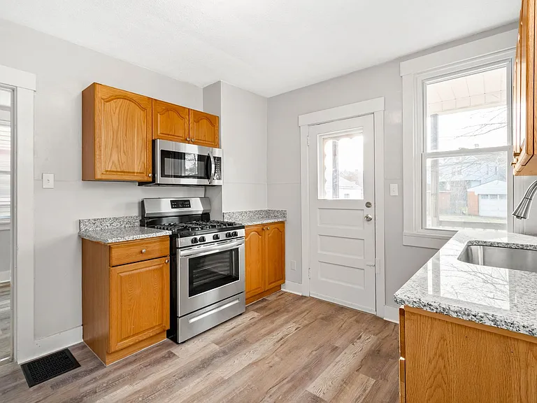 1627 Merchant St — Photo 6