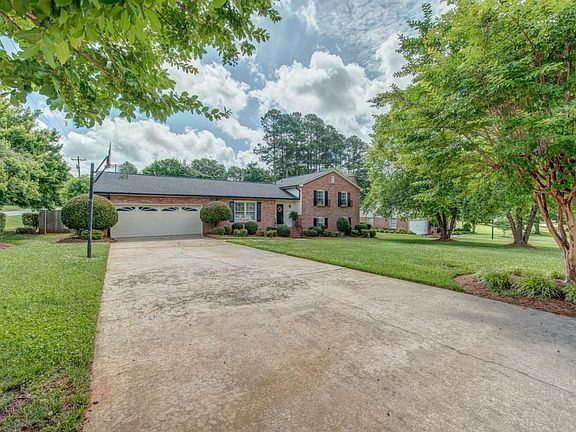 3rd image of 3600 Golfview Dr
