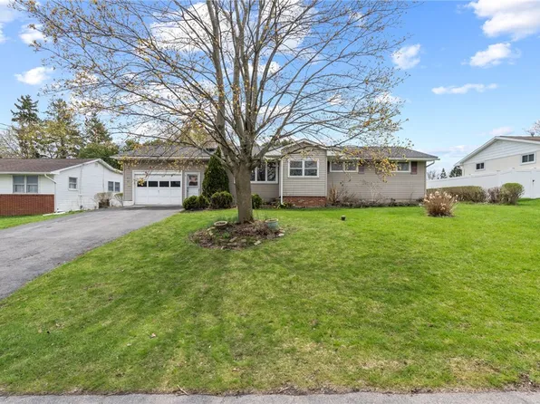 211 Charlane Pkwy, North Syracuse, NY 13212