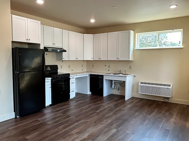 1729 S 14th St W #101 — Photo 2