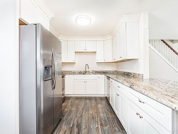 4th image of 1812 Meadow Lake Dr