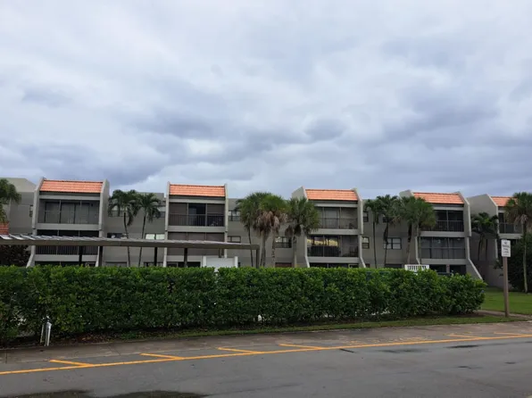 230 Lakeview Dr, Weston, FL