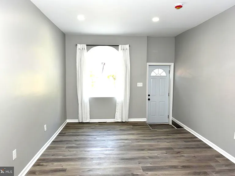 2225 W Baltimore St — Photo 14