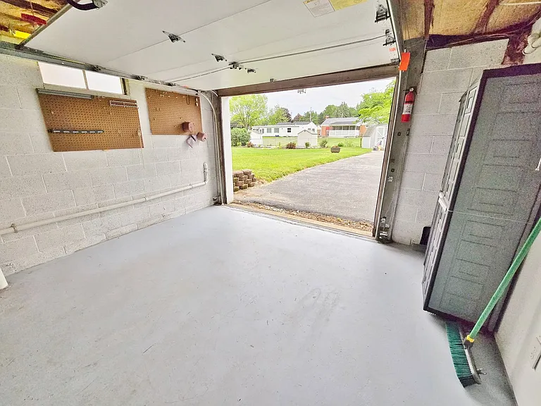 125 Grant Dr — Photo 35