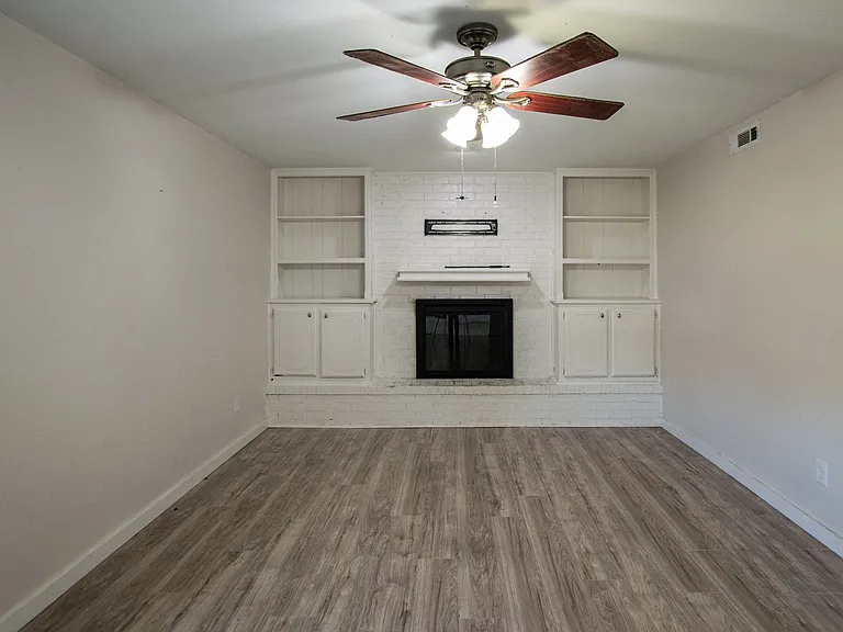 224 S Bouziden Dr — Photo 5