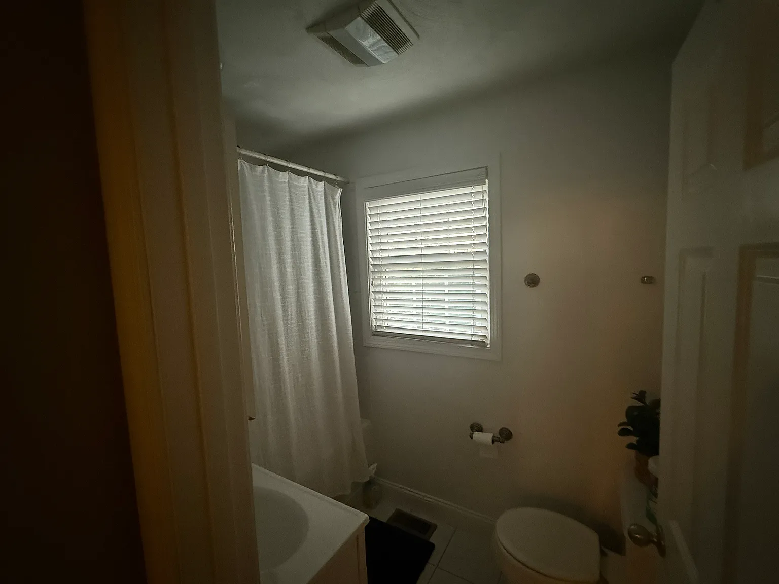3 bed, 2.5 bath, $1,200 — Photo 2