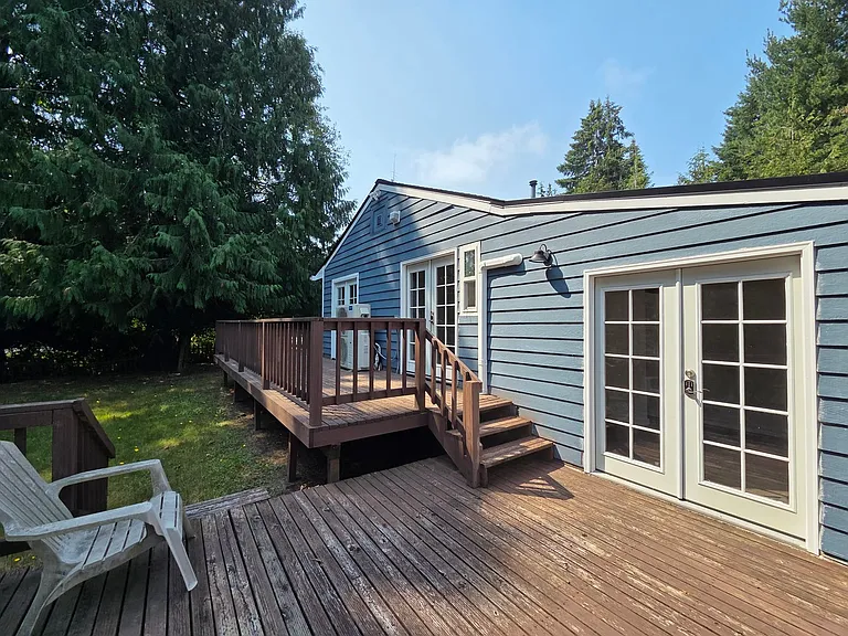 1290 NE Fairgrounds Rd — Photo 5