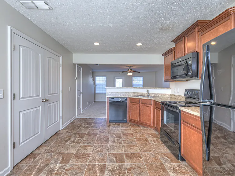 4325 Aurora Cir — Photo 13