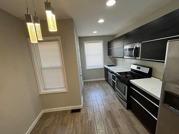 3rd image of 4514 W Wellington Ave #G