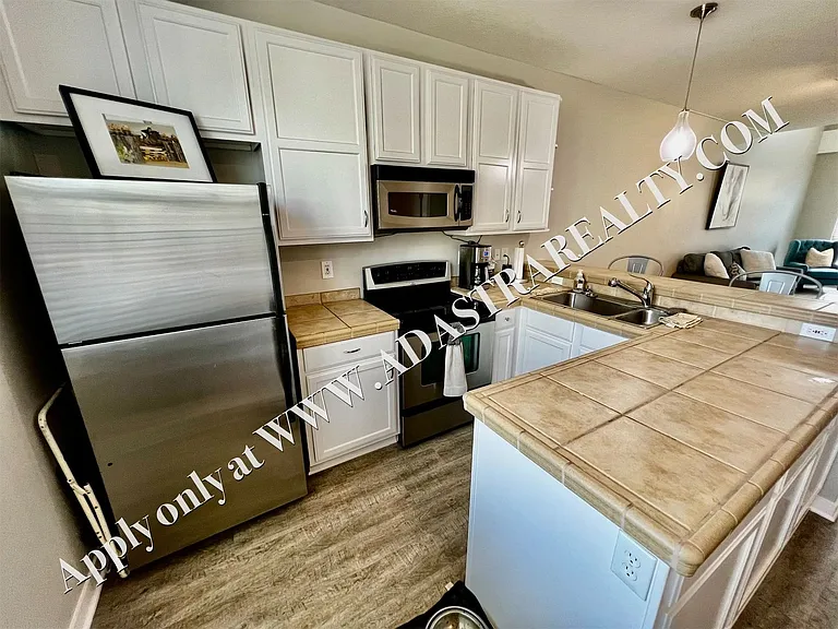 4545 Madison Ave — Photo 11