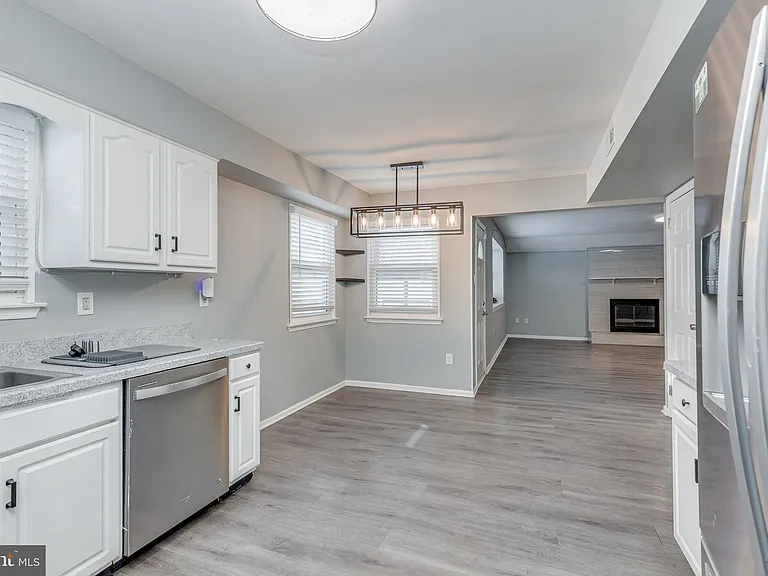 45 Stratford Ln — Photo 9