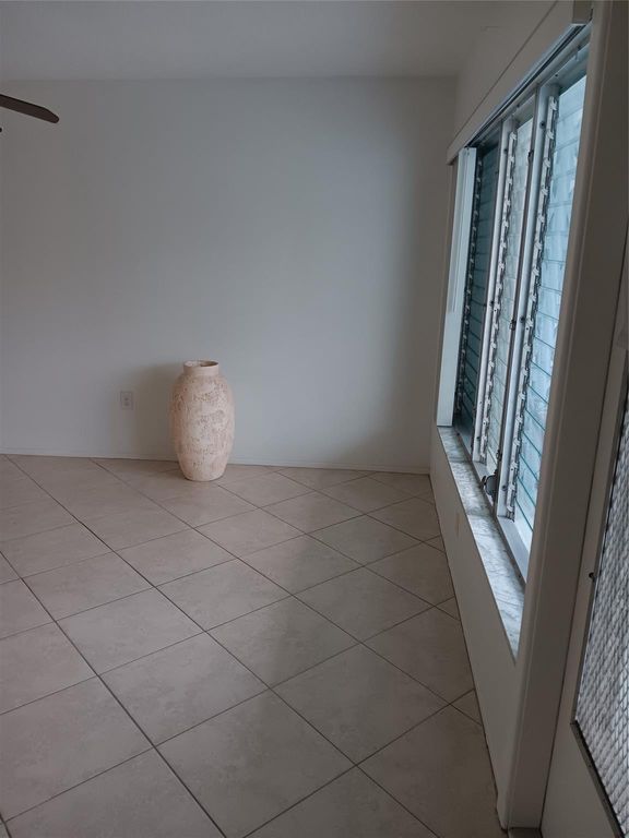 1110 N Riverside Drive #26, photo 4