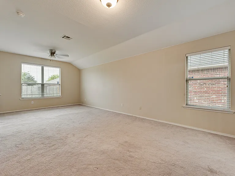 2701 Mockingbird St — Photo 11