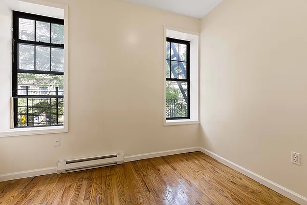 Rented by MNS | media 18