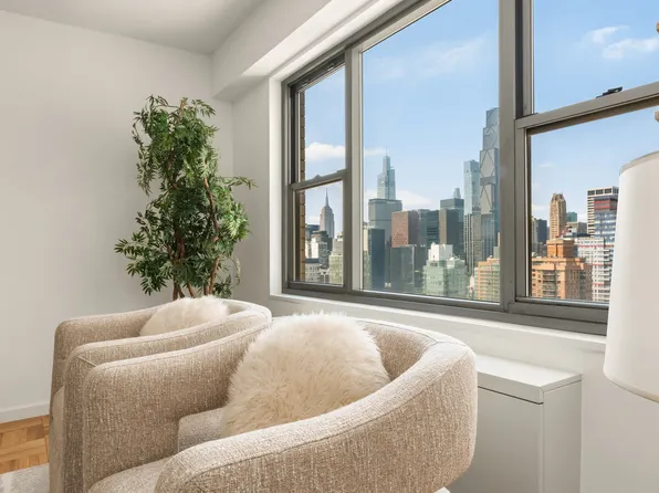 400 East 56th Street image 3 of 16