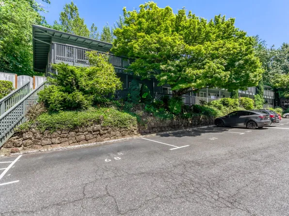 1045 SW Bertha Blvd APT 7, Portland, OR 97219