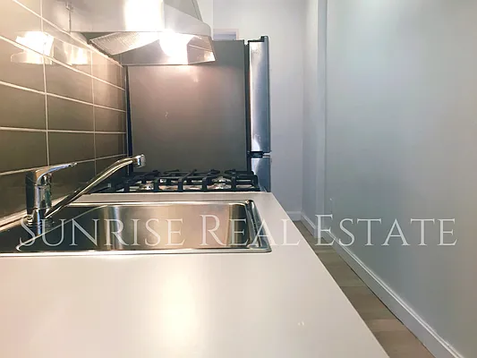Rented by Sunrise Real Estate | media 37