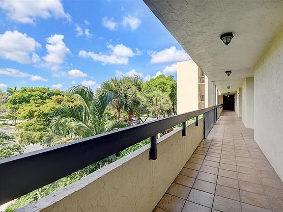 3rd image of 955 Egret Cir APT 304