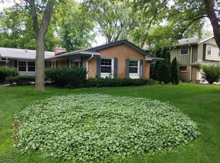 8562 N Pelham Pkwy, Bayside, WI 53217