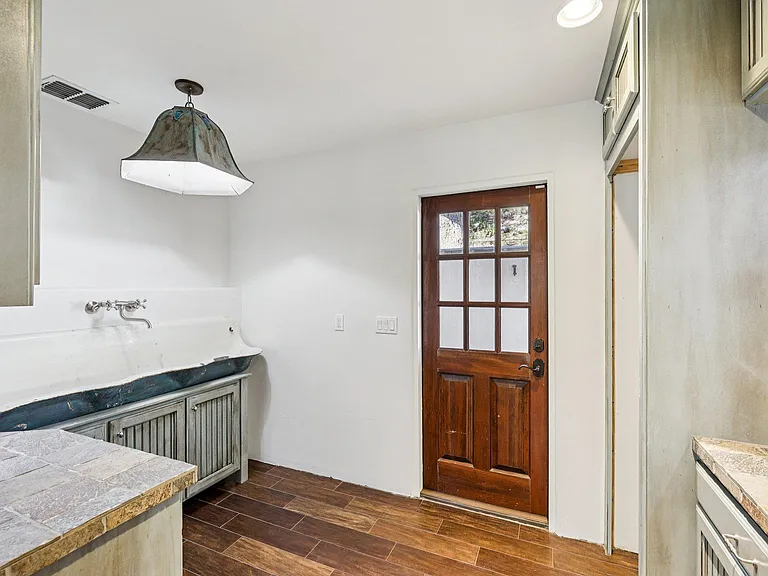 2706 Pearce Rd — Photo 16