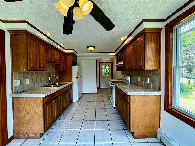 8 Lake Ave — Photo 17