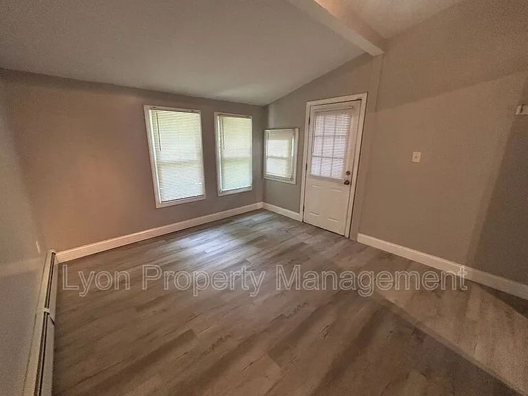 36 Boyle Ave — Photo 11