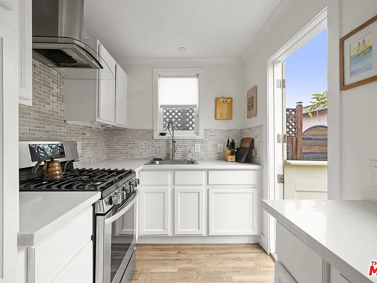 306 W Plymouth St — Photo 15