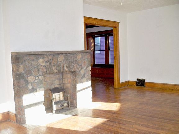 5th image of 1347 W 61st St