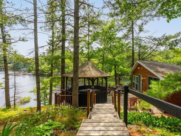 1078 McKenzie Rd, Muskoka Lakes, ON P1P 1R2