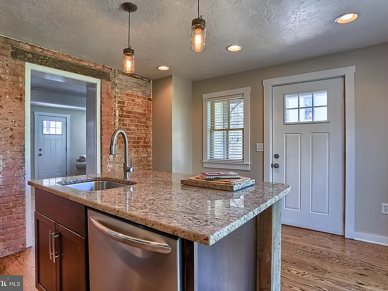 234 N Stratton St — Photo 12