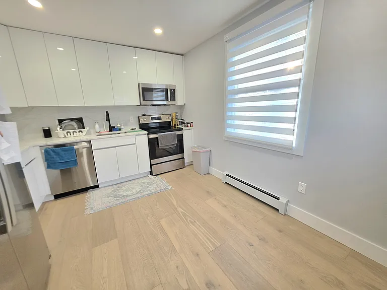 3 George St #2 — Photo 8