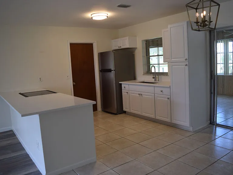 1881 SE Airoso Blvd — Photo 4