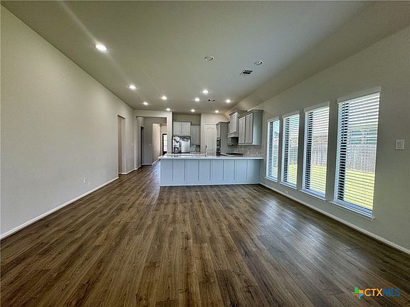 3rd image of 936 Blue Oak Blvd