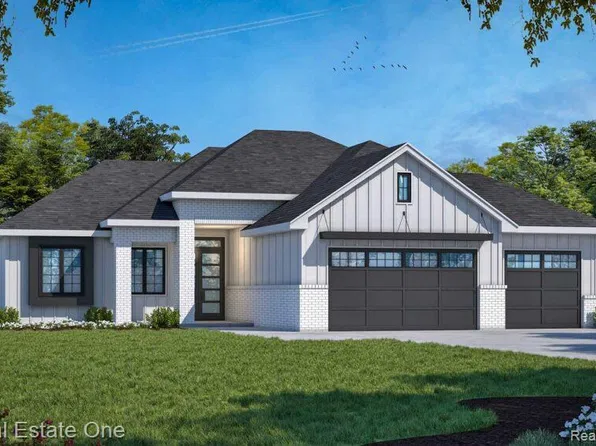 21 Paragon Dr, Troy, MI 48098