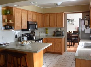 329 S Park Dr, Aurora, OH 44202