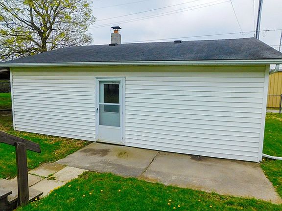 5th image of 814 E Main St