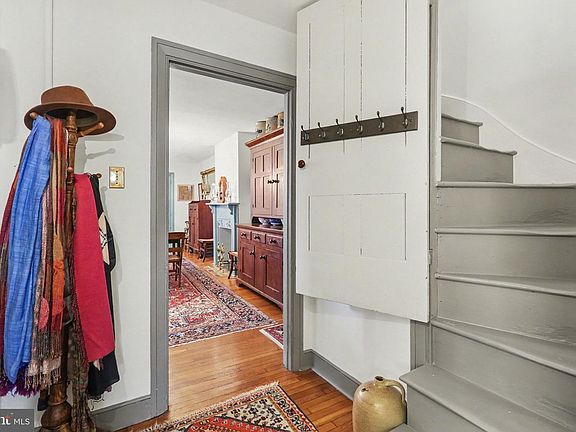4th image of 136 W Pomfret St