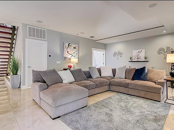 5th image of 802 Hickory Glen Dr