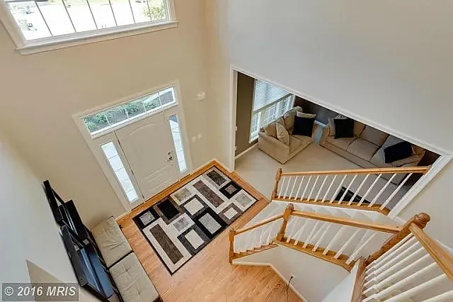 4 bed, 3.5 bath, 3326 sqft, $4,690 — Photo 3