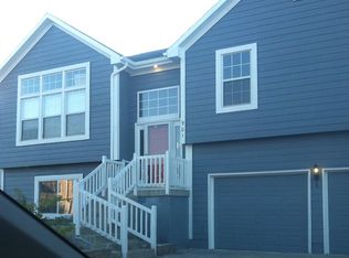 901 Applewood Ln, Belton, MO 64012
