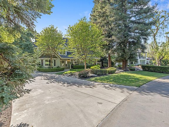3rd image of 5625 W Grove Court
