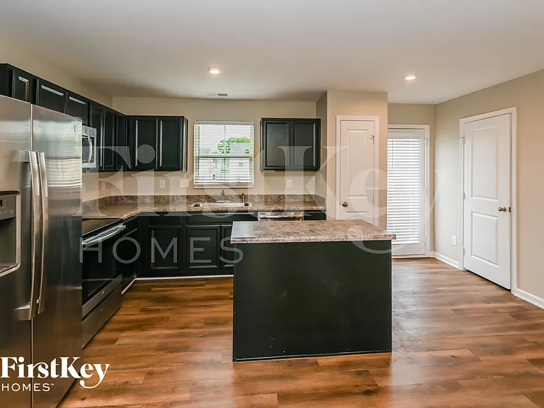 7415 Irwin Rd — Photo 6