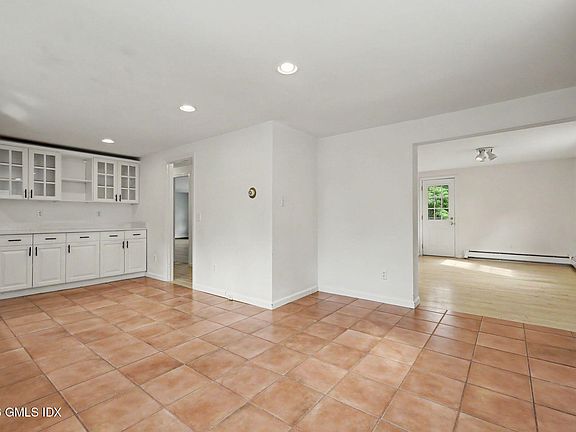 5th image of 19 Old Club House Rd