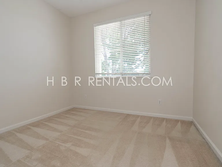 2417 Veneto Ln — Photo 32