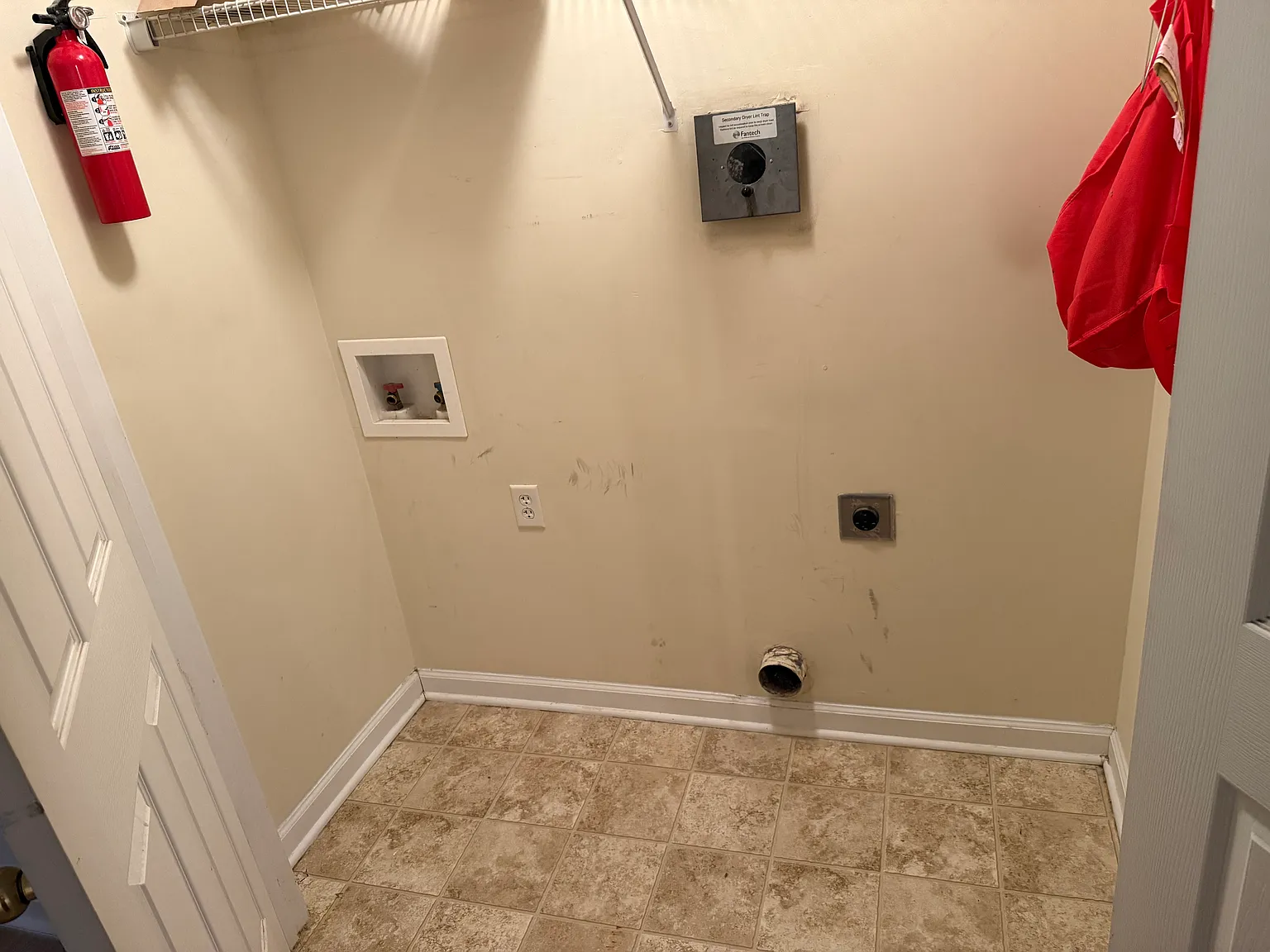 3 bed, 1436 sqft, $2,000 — Photo 2