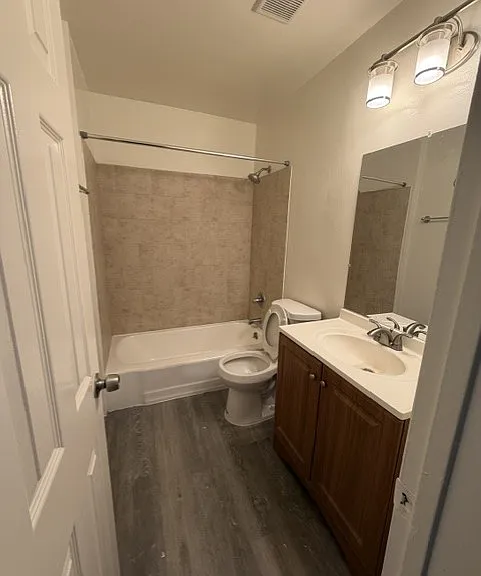 5738 Whitsett Ave #102 — Photo 8