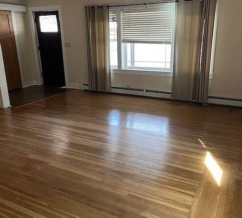 5th image of 444 S E St