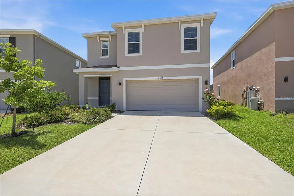5 bed, 3.0 bath, 2447 sqft, $2,700 — Photo 1
